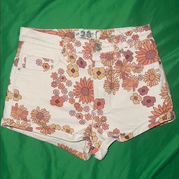 We The Free High Waist Cream and Orange Floral Shorts size 26 - Picture 2 of 8